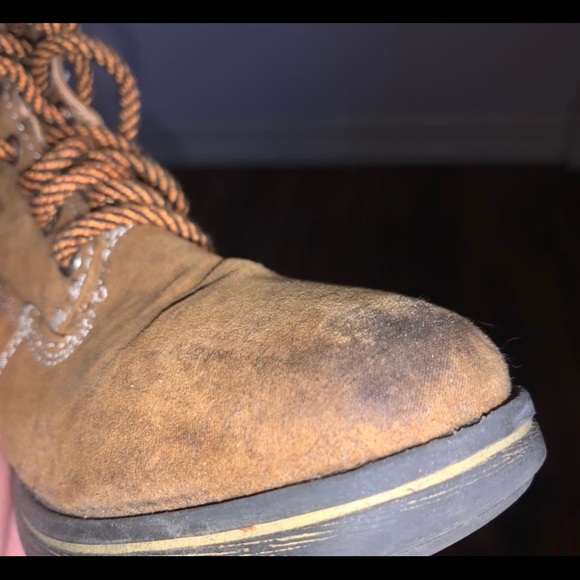 Boots - Picture 3 of 4
